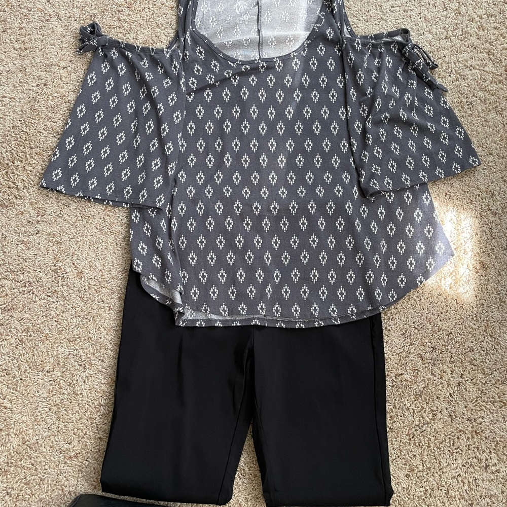 Super soft cold shoulder top!